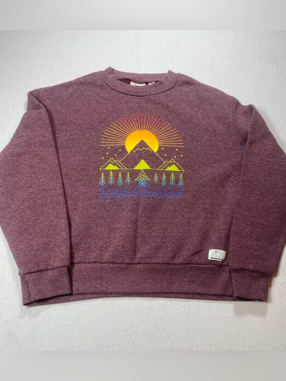 Mountain and Isles Maroon outdoor Graphic Crewneck Sweatshirt - size small